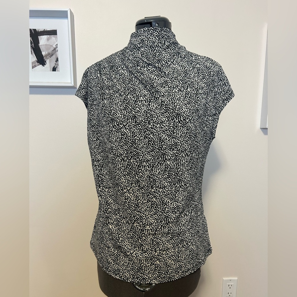 RW&CO. Black and White Printed Cap-Sleeve Blouse